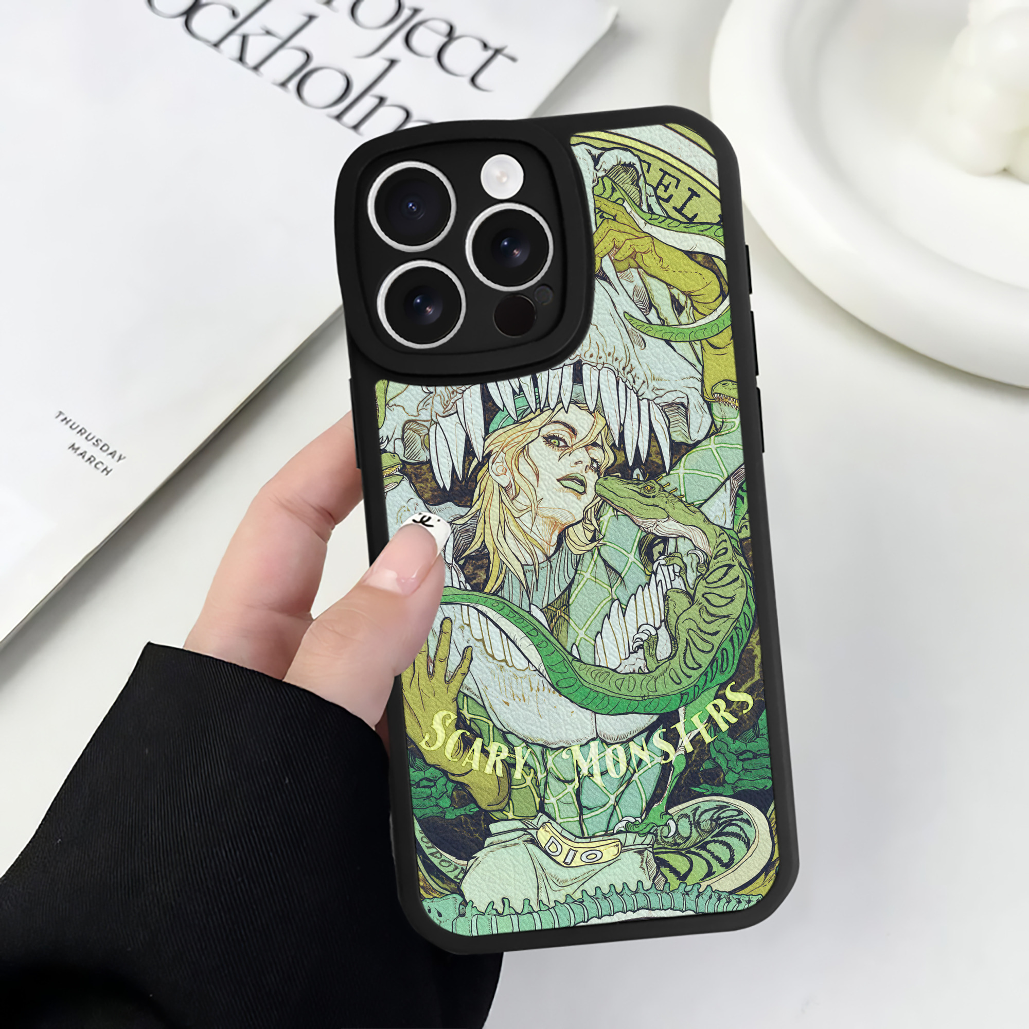（画像用） ジョジョの奇妙な冒険 JoJo's Bizarre Adventure 【iPhone 16シリーズ対応】シリコンスマホケース（レザー調） 材質：シリコン